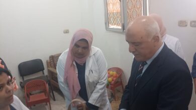 وكيل صحة القليوبية يتفقد مستشفى بهتيم المركزي.. ويشيد بأداء الرعاية المركزة