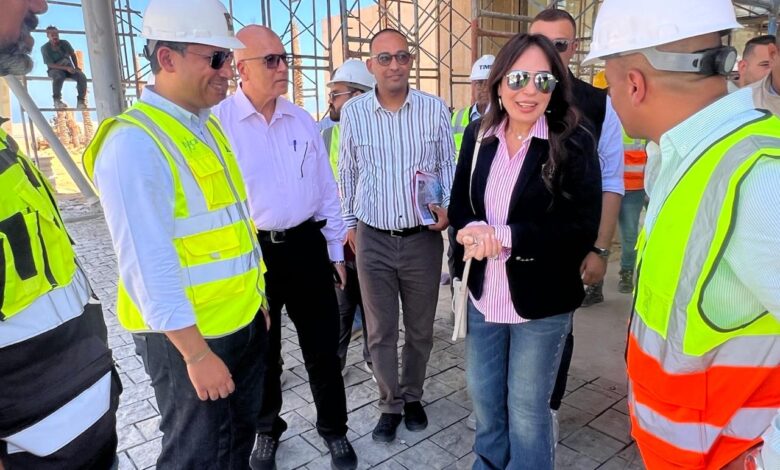 وزيرة الإسكان تتفقد مشروع تطوير منطقة "علم الروم"