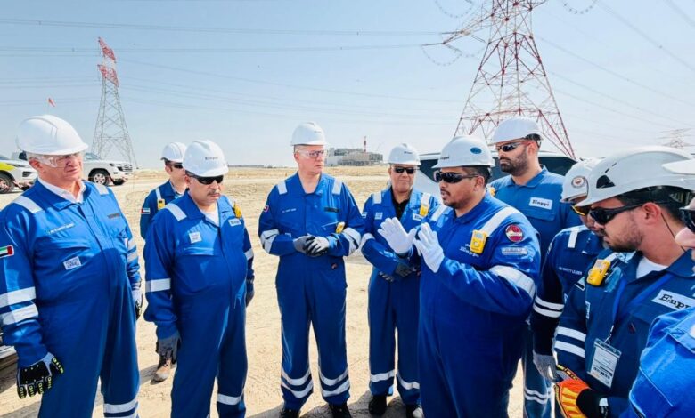 وزير البترول يوجه باتخاذ إجراءات فورية بحق عاملين خالفا قواعد السلامة والصحة المهنية خلال زيارة عمل بالإمارات