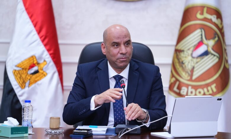 وزير العمل: بدء الاختبارات النظرية للمتقدمين على فرص عمل بإحدى الدول العربية في مهنة عامل منشار حجر