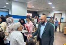 مكاتب التأميناتب الإجتماعية فى أسيوط توزع الحلوى على المواطنين بمناسبة المولد النبوي