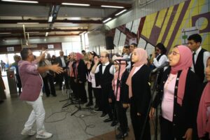 وزارة النقل والثقافة تحتفيان بالمولد النبوي  بعروض إنشاد فنية لذوي القدرات الخاصة داخل محطة جامعة القاهرة التبادلية