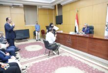 محافظ بنى سويف يوجه بحلول عاجلة لشكاوى المواطنين ودعم الأسر الأولى بالرعاية
