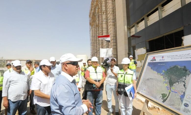 وزير النقل يتفقد الخط الأول من شبكة القطار الكهربائي السريع في المسافة من السخنة حتى العاصمة الجديدة