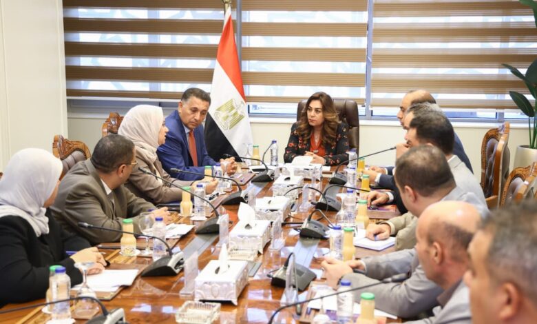 وزيرة التنمية والبيئة ومحافظ القليوبية يبحثان تطوير منظومة الإدارة المتكاملة للمخلفات بالمحافظة