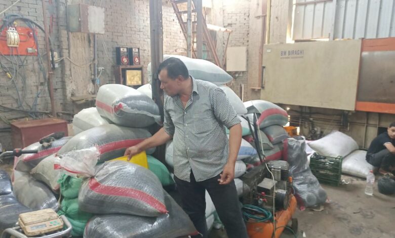 ضبط 5 أطنان خرز بلاستيك خام مجهول المصدر بمركز قلين