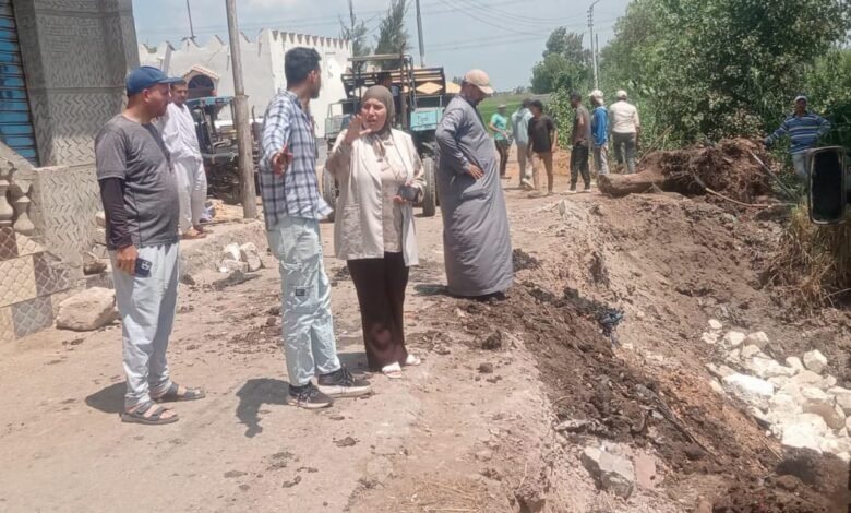 محافظ كفرالشيخ يتابع أعمال التكاسي والتبطين بطريق الريفي بقرية أبو دراز بفوه