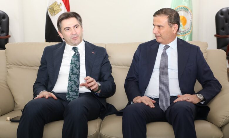 وزير الزراعة يلتقي نائب وزير الزراعة والغابات التركي والوفد المرافق له