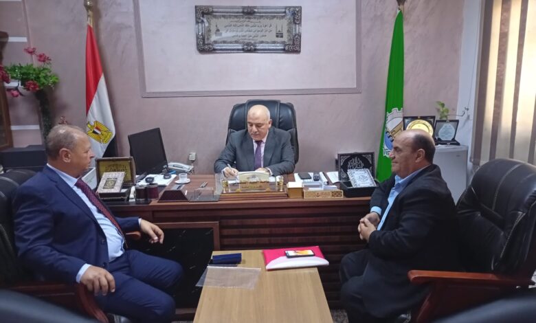 وكيل  الصحة بالقليوبية يبحث مع رئيس مجلس إدارة المعهد الفني النموذجي للتمريض بالعبور سبل التعاون
