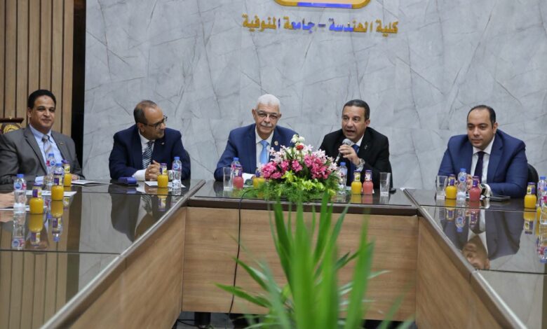 رئيس جامعة المنوفية والمحافظ  يفتتحان معرض المشروعات الطلابية بكلية الهندسة