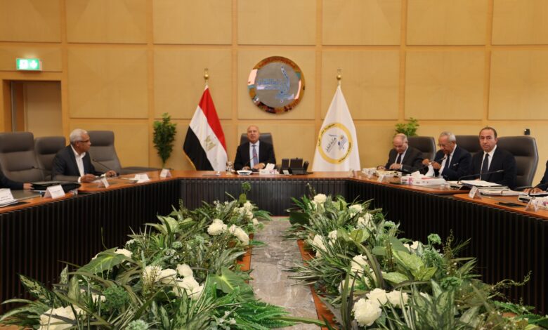 وزير النقل يتابع نتائج 4 سنوات من إعادة الهيكلة والتطوير للشركة القابضة للنقل البحري والبري