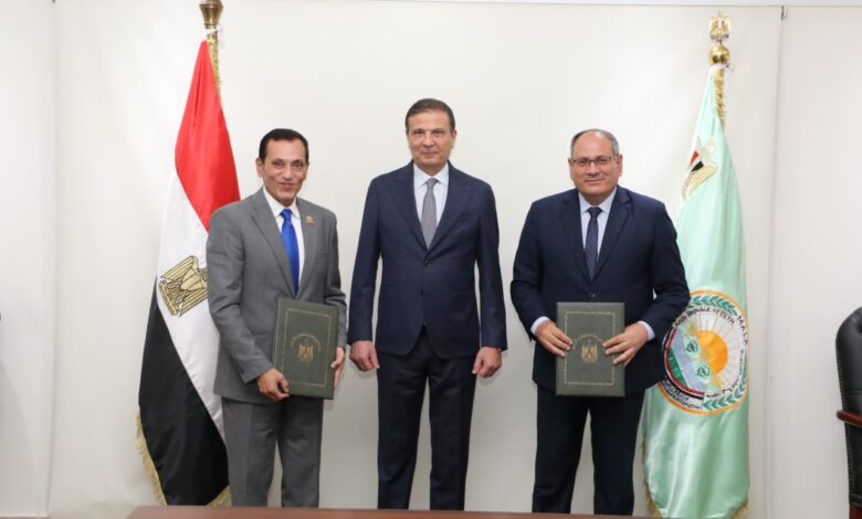 وزير الزراعة يشهد توقيع اتفاق بين "الريف المصري الجديد" و"مركز البحوث الزراعية"