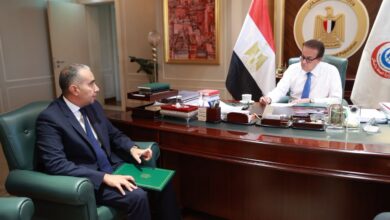 وزير الصحة يبحث مع سفير مصر لدى أوغندا تعزيز سبل التعاون في القطاع الصحي بين البلدين