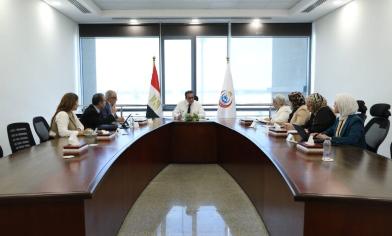 وزير الصحة يبحث التوسع في جراحات استبدال المفاصل باستخدام تقنية الروبوت