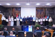 وزير العمل ومحافظ الغربية يسلّمان عقود عمل وشهادات تدريب.. ويدعمان التمكين الاقتصادي للمرأة