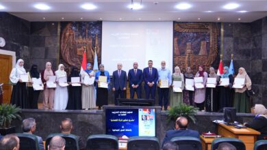 وزير العمل ومحافظ الغربية يسلّمان عقود عمل وشهادات تدريب.. ويدعمان التمكين الاقتصادي للمرأة