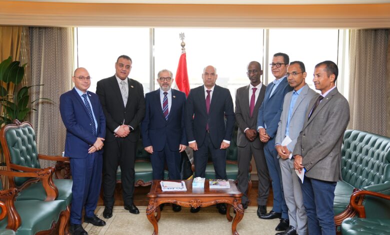 وزارة العمل والهيئة العامة للتأمين الصحي الشامل تبحثان خطة لتوسيع الحماية الصحية والاجتماعية للعمالة غير المنتظمة