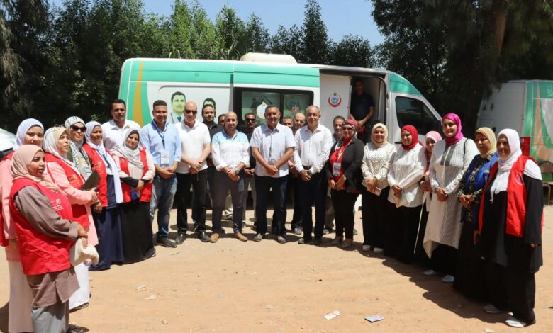 محافظ القليوبية يتفقد القافلة الطبية بكفر شكر ي