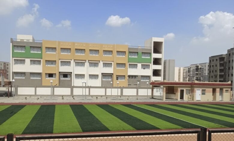 جهاز مدينة حدائق أكتوبر يسلم مدرسة تعليم أساسي.. وأعمال تطوير ورفع كفاءة الطريق بالمدينة