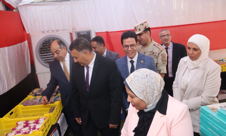 محافظ القليوبية ورئيس جامعة بنها يفتتحان معرض حلوى المولد النبوي الشريف