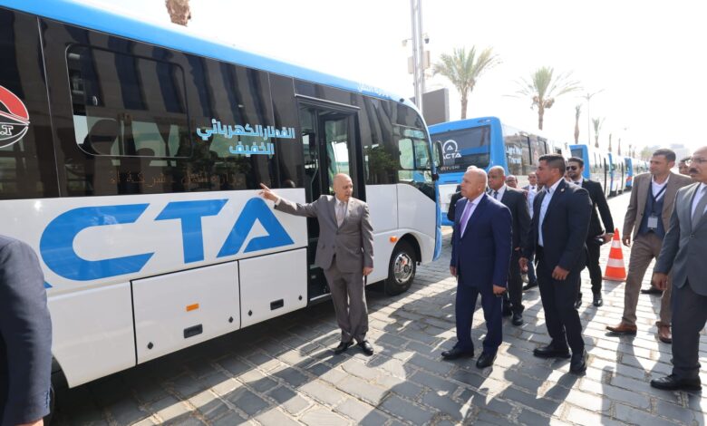 وزير النقل يدشن (10) ميني باصات جديدة لربط مدينتي "حدائق العاصمة" و"زهرة العاصمة" بمحطة القطار الكهربائي