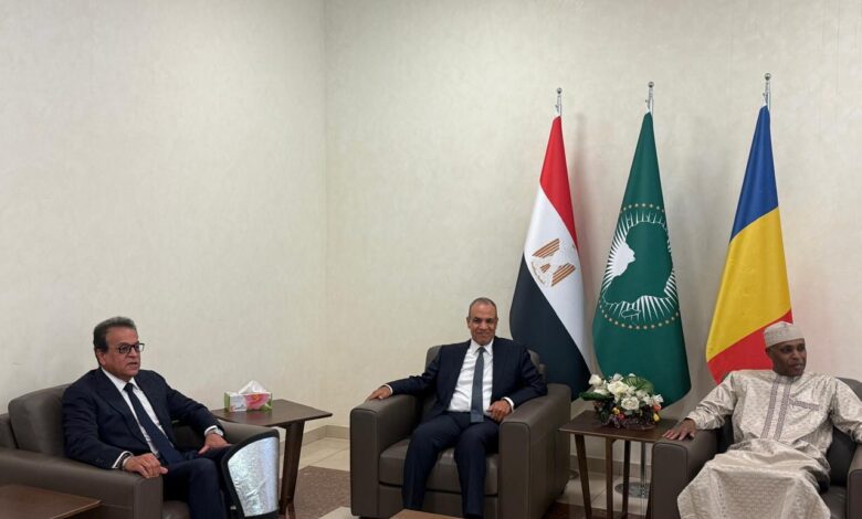 وزير الصحة يبحث مع نظيره التشادي تعزيز التعاون الصحي ودعم المنظومة الصحية في تشاد