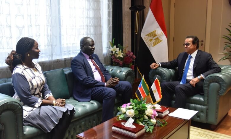 وزير الصحة يستقبل سفير جنوب السودان لبحث تعزيز التعاون الصحي