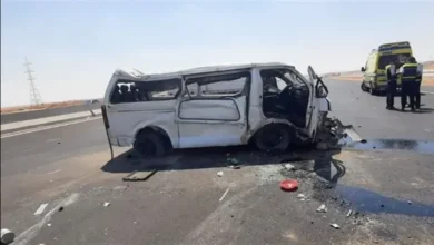 مصرع راكب وإصابة 19 آخرين فى حادث انقلاب ميكروباص بطريق أسيوط الغربى