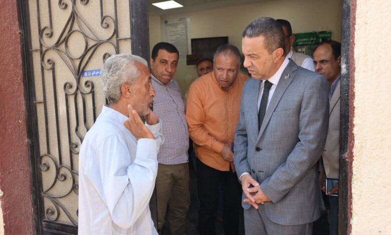 محافظ المنوفية يفاجئ رئاسة حي غرب شبين الكوم لمتابعة انتظام سير العمل