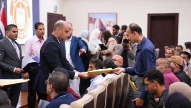 وزير العمل يُسلّم عقودًا جديدة لذوي الهمم في 3 شركات