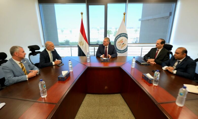 وزير البترول يبحث مع إكسون موبيل العالمية آليات تنفيذ مذكرة التفاهم لربط اكتشافات الشركة في قبرص بالبنية التحتية المصرية