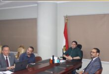 نائب محافظ بني سويف يبحث مع وفد معلومات مجلس الوزراء دعم التحول الرقمي