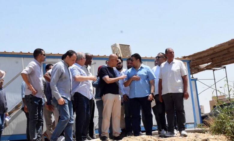 نائب وزيرة الإسكان يتفقد مشروعات المرافق والطرق بمناطق «بيت الوطن» بالقاهرة الجديدة