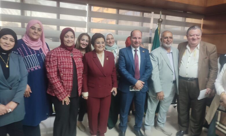 نائب وزير الصحة تتفقد منشآت طبية وتعليمية بالدقهلية