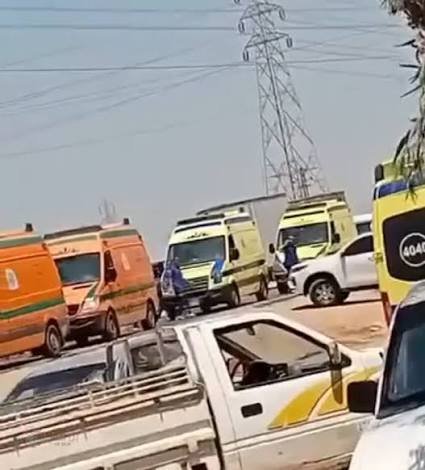 " ٣٠ " سيارة إسعاف للسيطرة على حريق " بمصنع كرتون " بالمنطقة الصناعية بالعبور