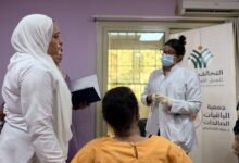 الصحة تنفذ قافلة طبية متخصصة في صحة الفم والأسنان لرعاية المسنين بالمقطم