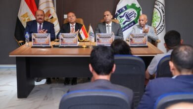 وزير العمل ومحافظ القاهرة يُسلمان شهادات التكريم لأوائل خريجي مركز المطرية للتدريب التطبيقي التكنولوجي