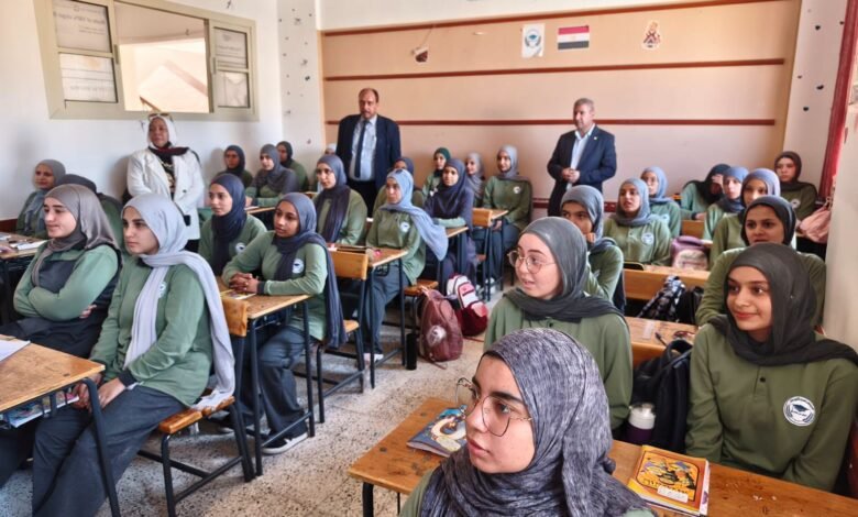 وكيل أول وزارة التربية والتعليم يفاجئ مدرسة هدي شعراوي الثانوية بنات بالعاشر من رمضان