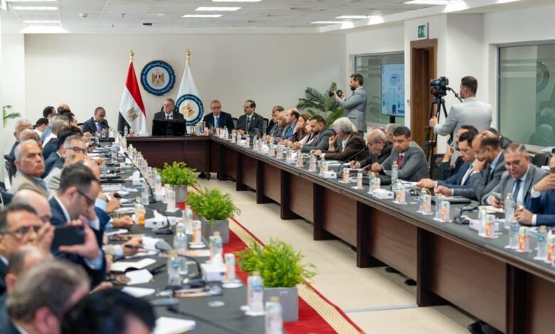 وزير البترول والثروة المعدنية أمام رؤساء تحرير الصحف ومقدمي البرامج الحوارية