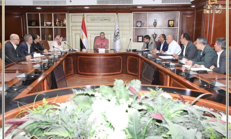 السكرتير العام يبحث آليات إدارة صندوق النظافة ببني سويف