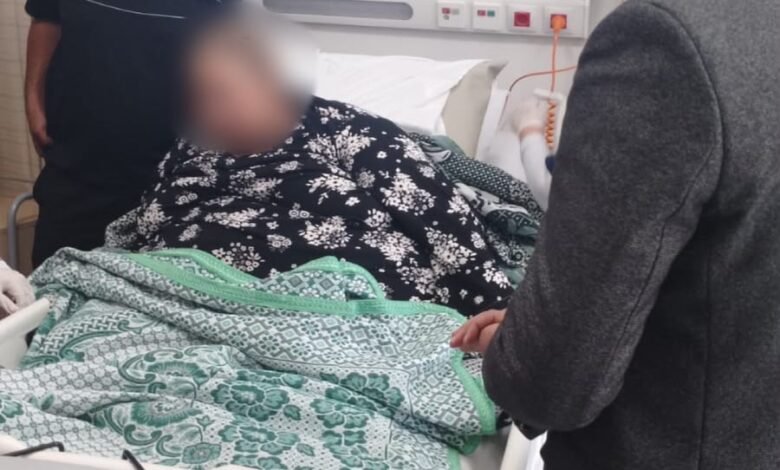 الدكتور خالد عبدالغفار يتابع استجابة الوزارة لاستغاثة مواطنة تعاني من زيادة مفرطة في الوزن