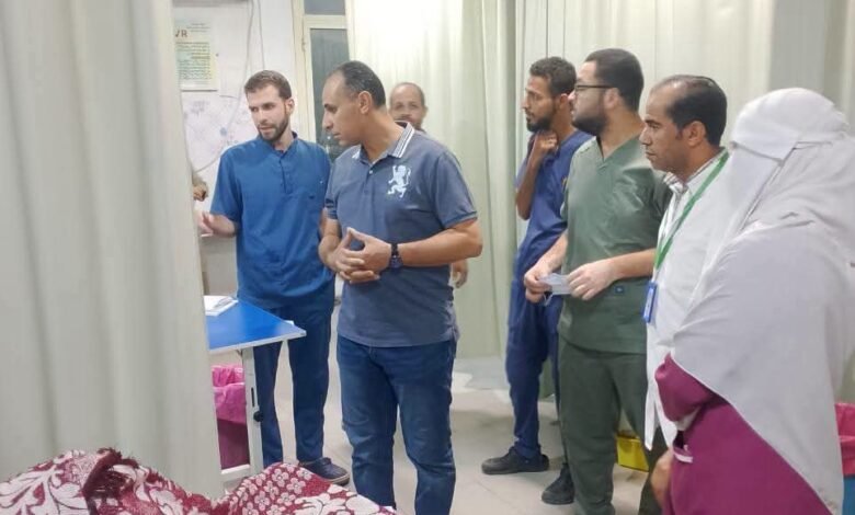 مدير صحة بني سويف يفاجئ مستشفى الفشن ويحيل المخالفين للتحقيق