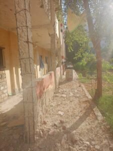 بالمستندات والصور : تلاميذ مدرسة حسين عبيد فى ساقلته بسوهاج مهددون بكاررثة إنهيار المبنى