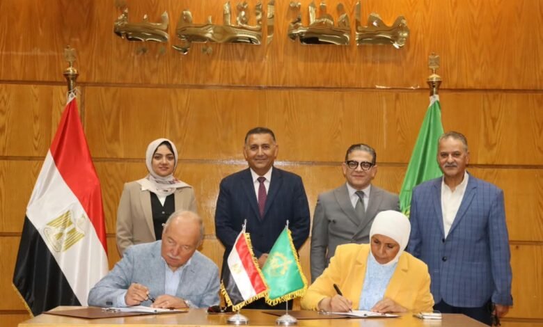محافظ القليوبية " يشهد توقيع "عقد استغلال مكتبة المنار بمدينة بنها "