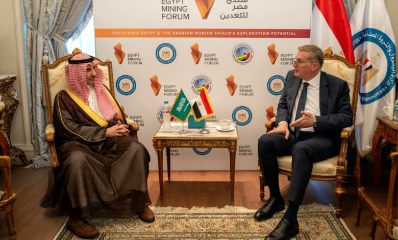 وزير البترول والثروة المعدنية يبحث مع نائب وزير الصناعة السعودي تعزيز التعاون في التدريب وتبادل الخبرات التعدينية