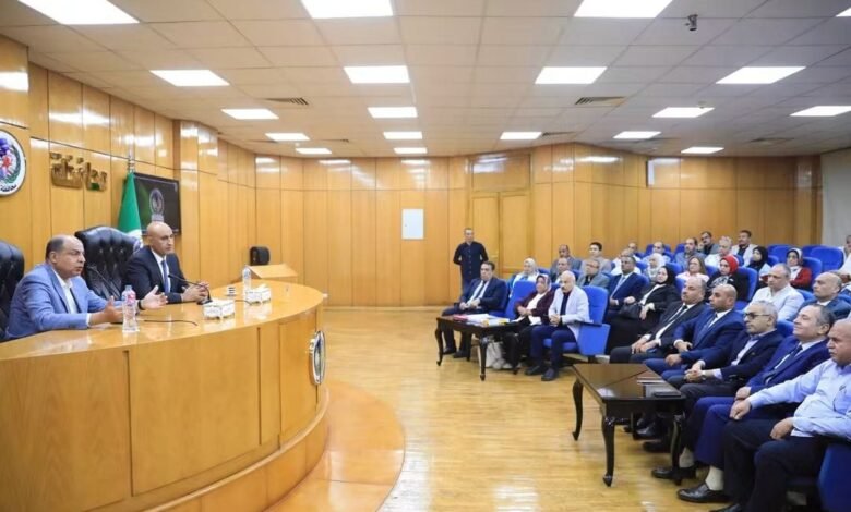 محافظ المنيا ووزير التربية والتعليم يبحثان مع مديري الإدارات التعليمية آليات الارتقاء بالعملية التعليمية