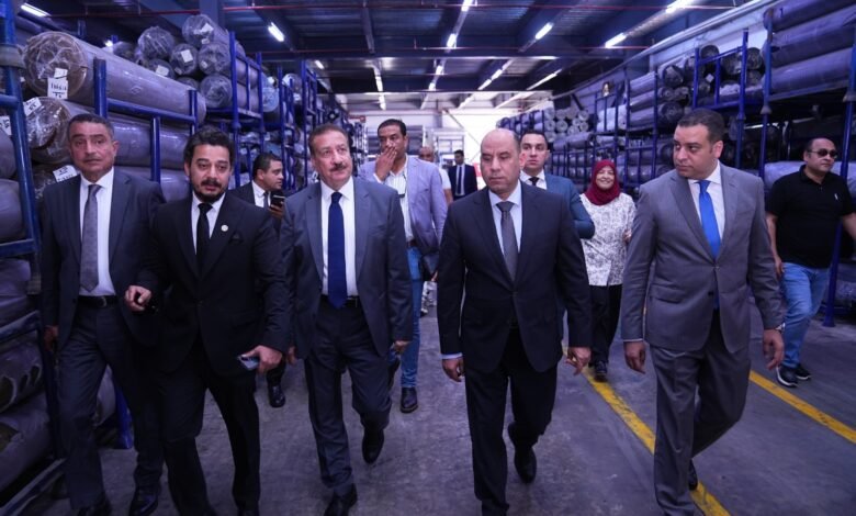 وزير العمل يختتم جولته في بورسعيد من قلب مواقع الإنتاج