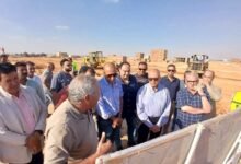 نائب وزيرة الإسكان ومسئولو الوزارة يتفقدون مشروعات المرافق بمدينة الشروق