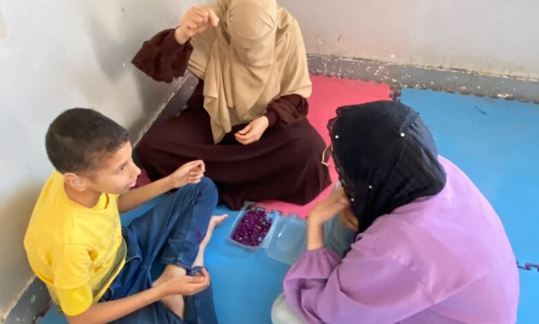 ورشة فنية وأعمال يدوية لأطفال "قادرون باختلاف" بشباب سيدي سالم
