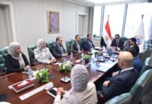 وزير الصحة يجتمع بفريق الإدارة العامة للمبادرات الصحية عقب حصولها على شهادتي الأيزو